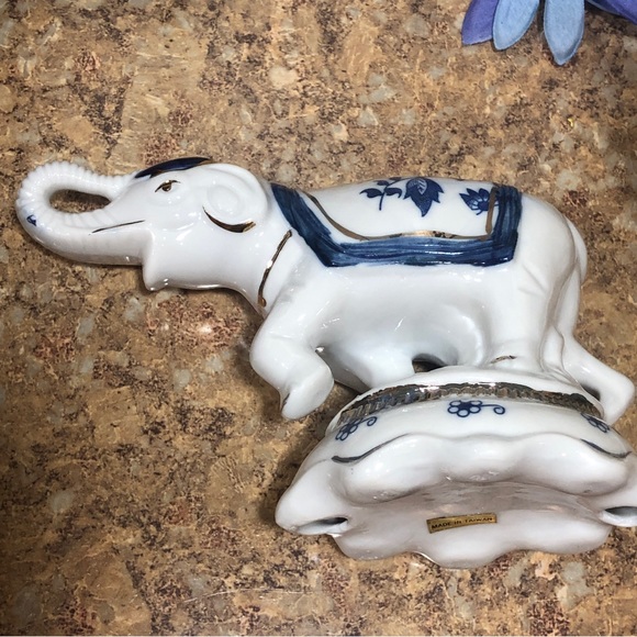 1980’s Hand Painted Vintage Porcelain Blue & White Dancing Elephant Figurine - Picture 7 of 16